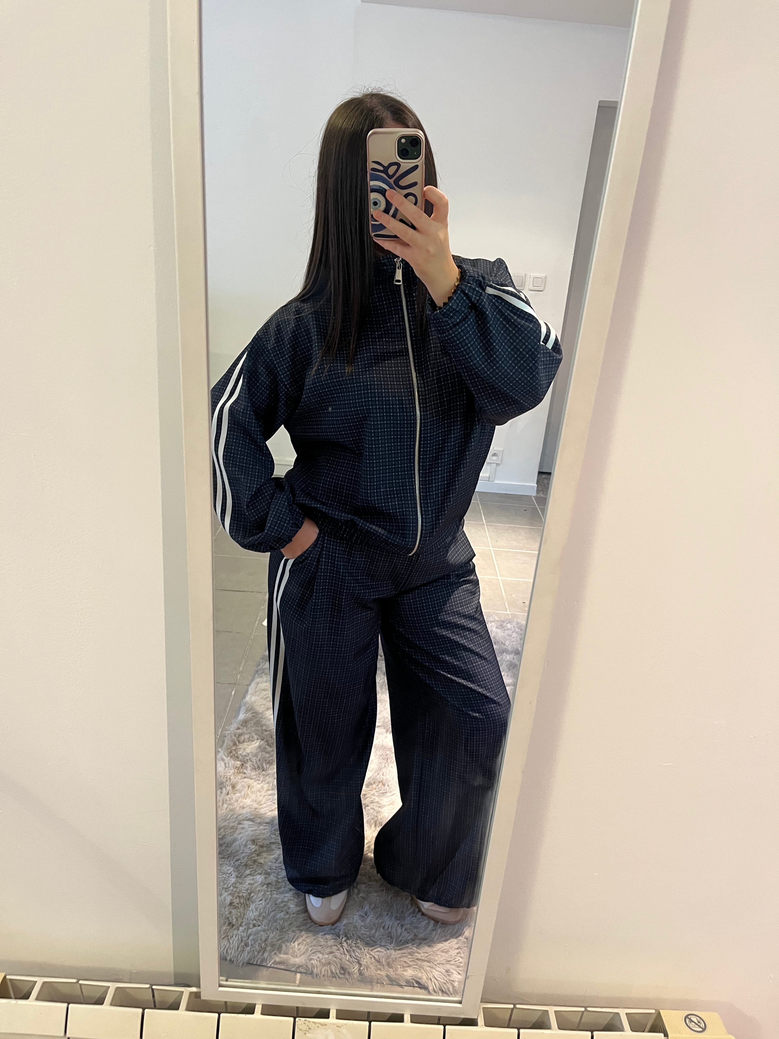 Ensemble à carreaux