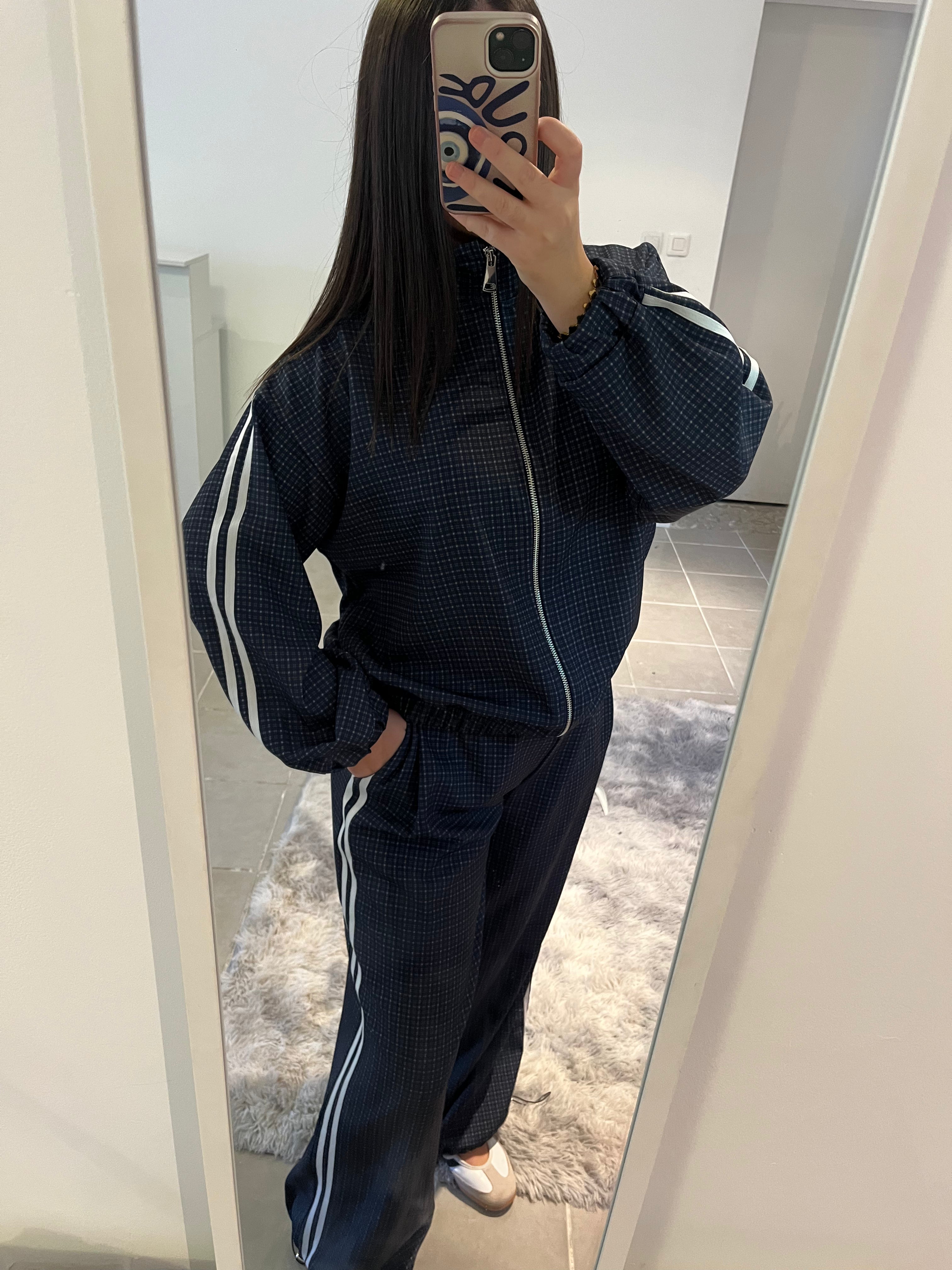 Ensemble à carreaux